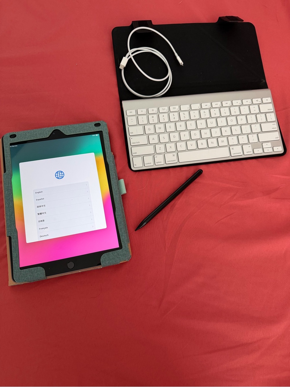 Apple iPad 6th Gen with Black Stylus and Bluetooth Apple White Keyboard Bubdle